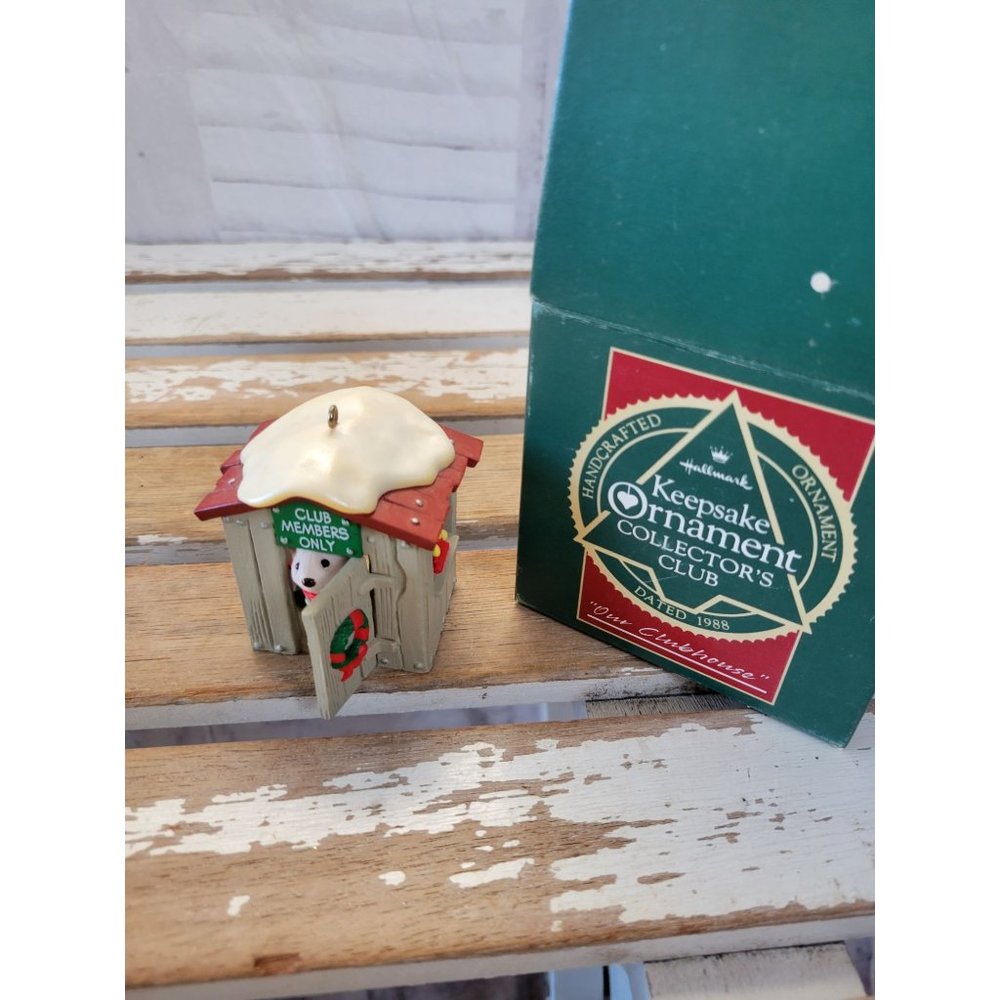 Hallmark clubhouse 1988 ornament bear Xmas holiday tree